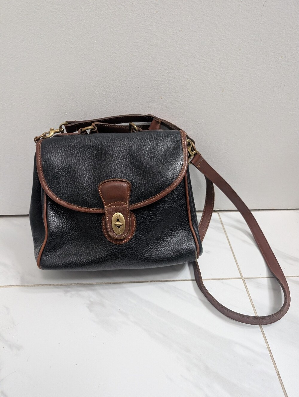 Vintage Coach Crossbody Sheridan Gold Bag Black Brown Pebbled Leather FLAW